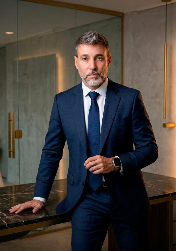 Dr. José Augusto em ambiente clínico